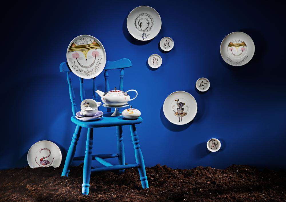 Vista Alegre Porcelain Tea With Alice Set Teapot & Tea Package