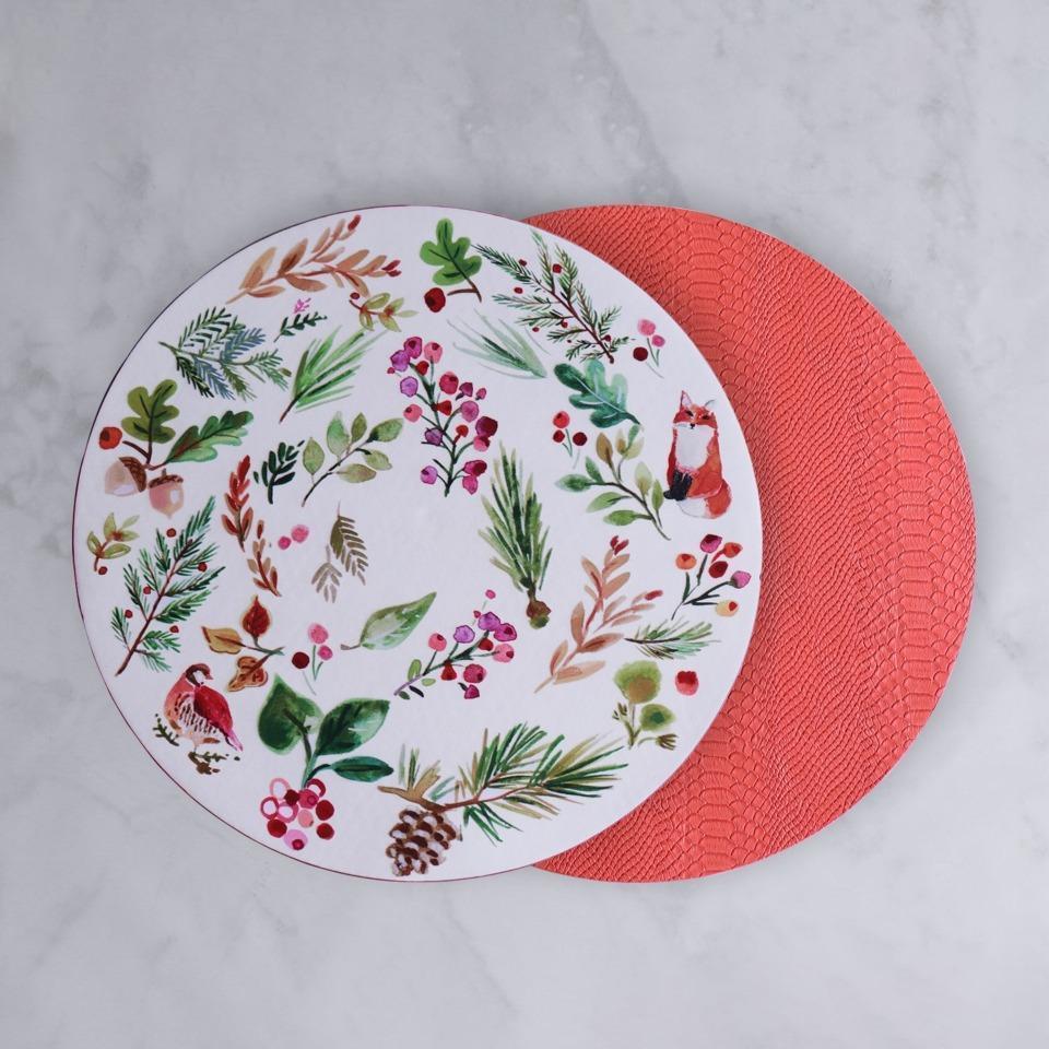 VIDA Happy Christmas Reversible 16" Round Placemats Set of 4 (White, Red and Multi)
