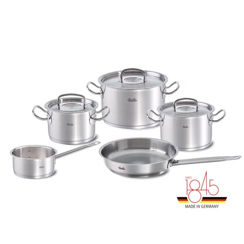Cookware collection with 38 products