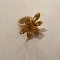 William-Wayne & Co. Exclusives Golden Flower Napkin Ring